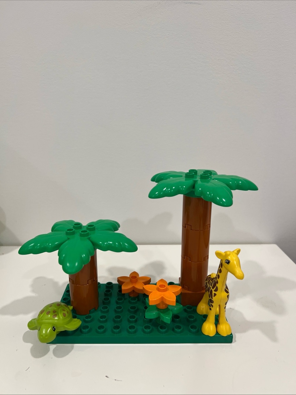 LEGO DUPLO Jungle Playset: Green Trees and Animals - Giraffe Turtle Baby Lion - Picture 2 of 4